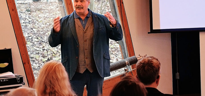 Unser Redakteur bei der Jahresfeier