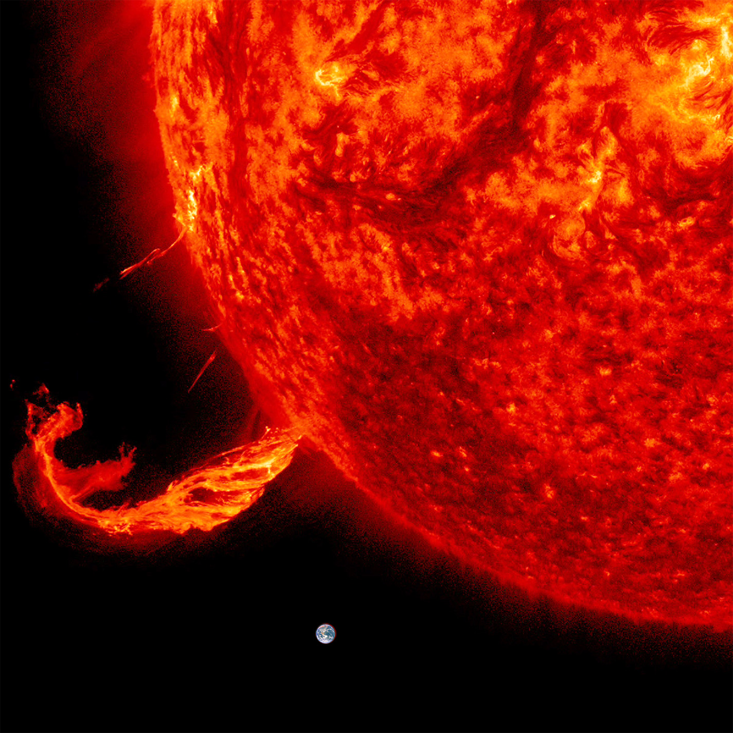 Über dreistündige solare Protuberanz an der erdabgewandten Seite der Sonne. Aufgenommen am 24. Februar 2018. Veröffentlicht am 3. April 2018. Bild gemeinfrei, Solar Dynamics Observatory, NASA